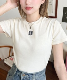 moment+（モーメントプラス）の「ワンポイント刺繍チビTシャツ（Tシャツ/カットソー・レディース）」
