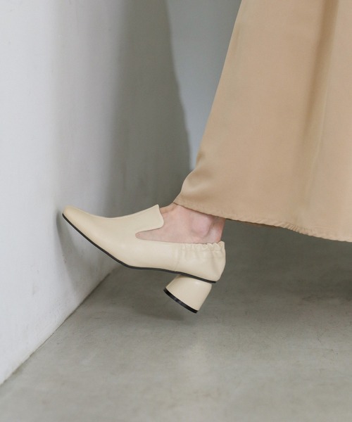 select MOCA（セレクトモカ）の「【ZOZO限定】バックシャーリングヒールパンプス（パンプス・レディース・アイボリー/ブラック・LARGE/MEDIUM/SMALL）」の4枚目の写真