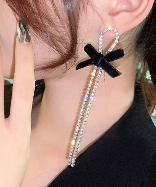 Futier land(フューティアランド)の「リボンラインストーンピアス(ピアス(両耳用)・レディース・シルバー・FREE)」の3枚目の写真