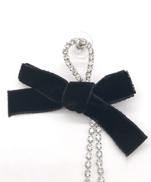 Futier land(フューティアランド)の「リボンラインストーンピアス(ピアス(両耳用)・レディース・シルバー・FREE)」の6枚目の写真