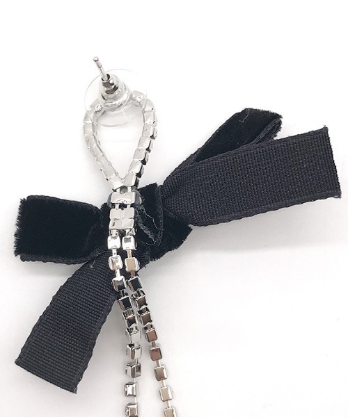 Futier land(フューティアランド)の「リボンラインストーンピアス(ピアス(両耳用)・レディース・シルバー・FREE)」の7枚目の写真