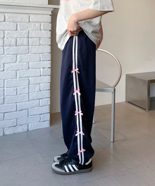 SHEPP（シープ）の「リボン付き サイドラインジャージパンツ / トラックパンツ（スウェットパンツ・レディース・ネイビー/ピンク/ブラック・FREE）」の6枚目の写真