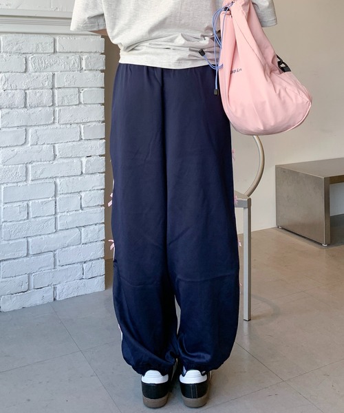 SHEPP（シープ）の「リボン付き サイドラインジャージパンツ / トラックパンツ（スウェットパンツ・レディース・ネイビー/ピンク/ブラック・FREE）」の8枚目の写真