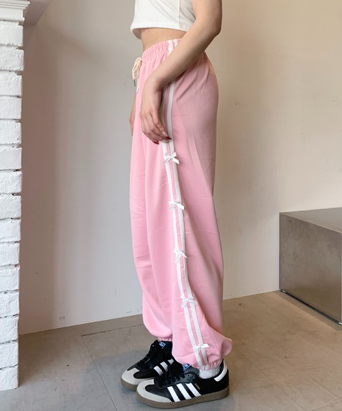 SHEPP（シープ）の「リボン付き サイドラインジャージパンツ / トラックパンツ（スウェットパンツ・レディース・ネイビー/ピンク/ブラック・FREE）」の13枚目の写真