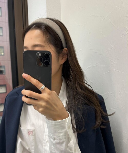 fredy emue（フレディエミュ）の「ワッシャークロスカチューシャ（カチューシャ・レディース・ライトグレー/ブラック・FREE）」の2枚目の写真