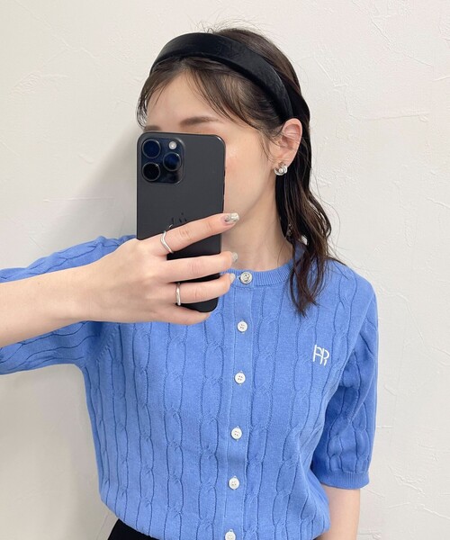 fredy emue（フレディエミュ）の「ワッシャークロスカチューシャ（カチューシャ・レディース・ライトグレー/ブラック・FREE）」の3枚目の写真