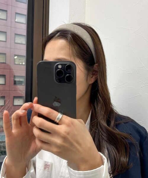 fredy emue（フレディエミュ）の「ワッシャークロスカチューシャ（カチューシャ・レディース・ライトグレー/ブラック・FREE）」の4枚目の写真