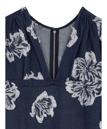 Ameri（アメリ）の「FLOWER CUT JACQUARD DENIM DRESS（ワンピース