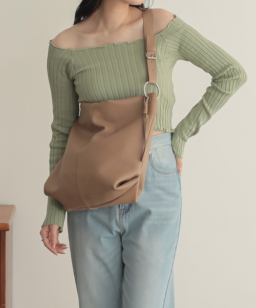 ALTROSE（アルトローズ）の「ワンショルダー A4 ショルダーバッグ バドロ（ショルダーバッグ・レディース・ベージュ/ブラウン/シルバー/ブラック/アイボリー・FREE）」の12枚目の写真