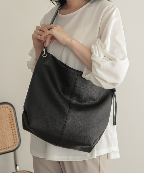 ALTROSE（アルトローズ）の「ワンショルダー A4 ショルダーバッグ バドロ（ショルダーバッグ・レディース・ベージュ/ブラウン/シルバー/ブラック/アイボリー・FREE）」の16枚目の写真