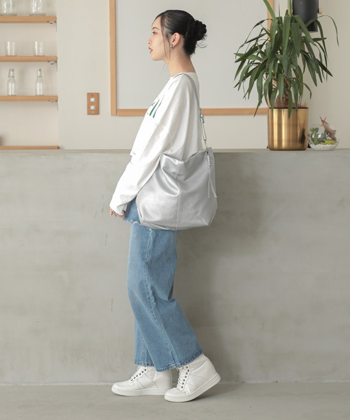 ALTROSE（アルトローズ）の「ワンショルダー A4 ショルダーバッグ バドロ（ショルダーバッグ・レディース・ベージュ/ブラウン/シルバー/ブラック/アイボリー・FREE）」の22枚目の写真