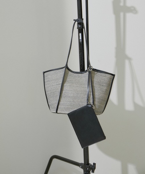 SALON adam et rope'（サロン アダム エ ロペ）の「ミニポーチセット雑材トートバック（トートバッグ・レディース・オフホワイト/ブラック系その他・FREE）」の2枚目の写真