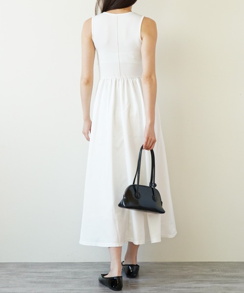 gossip！ロサンゼルス（ゴシップロサンゼルス）の「ウエストギャザー ノースリーブワンピース（ワンピース・レディース・ブラック/ホワイト・FREE）」の10枚目の写真