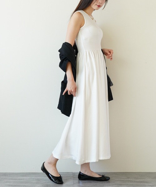 gossip！ロサンゼルス（ゴシップロサンゼルス）の「ウエストギャザー ノースリーブワンピース（ワンピース・レディース・ブラック/ホワイト・FREE）」の4枚目の写真