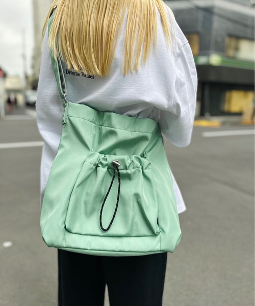 Legato Largo(レガートラルゴ)の「Legato Largo / ドロストバック A4ショルダー / LI-E1625(バックパック/リュック・レディース・アイボリー/ブラック/グレー/ミント/ベージュ・ONESIZE)」の5枚目の写真