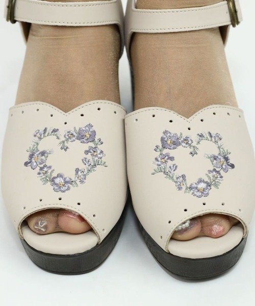 F i.n.t（フィント）の「ハートリース刺繍ウッドライクソールサンダル/fint（サンダル・レディース・アイボリー/ブラウン・S/M/L）」の6枚目の写真
