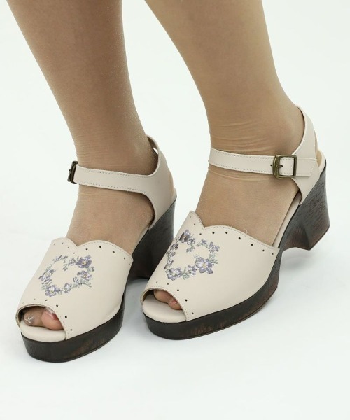 F i.n.t（フィント）の「ハートリース刺繍ウッドライクソールサンダル/fint（サンダル・レディース・アイボリー/ブラウン・S/M/L）」の7枚目の写真