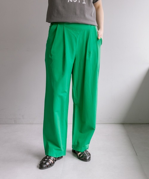 ear PAPILLONNER（イアパピヨネ）の「《ウエスト調整可能》ストレッチ/ツータックワイドパンツ【SUM1 STYLE（スミ スタイル）】（その他パンツ・レディース・ブラック/キャメル/グリーン/パープル/アイボリー・FREE）」の4枚目の写真