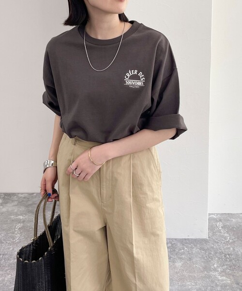 fredy emue(フレディエミュ)の「刺繍入りオーバーTシャツ(Tシャツ/カットソー・レディース・オレンジ/ベージュ/オフホワイト/チャコールグレー・38)」の3枚目の写真