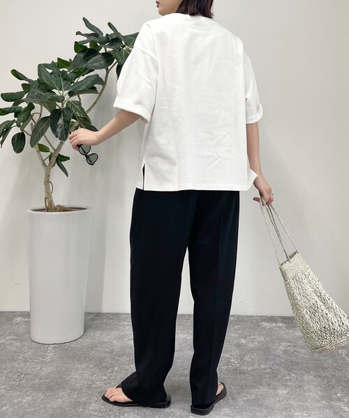 fredy emue(フレディエミュ)の「刺繍入りオーバーTシャツ(Tシャツ/カットソー・レディース・オレンジ/ベージュ/オフホワイト/チャコールグレー・38)」の8枚目の写真