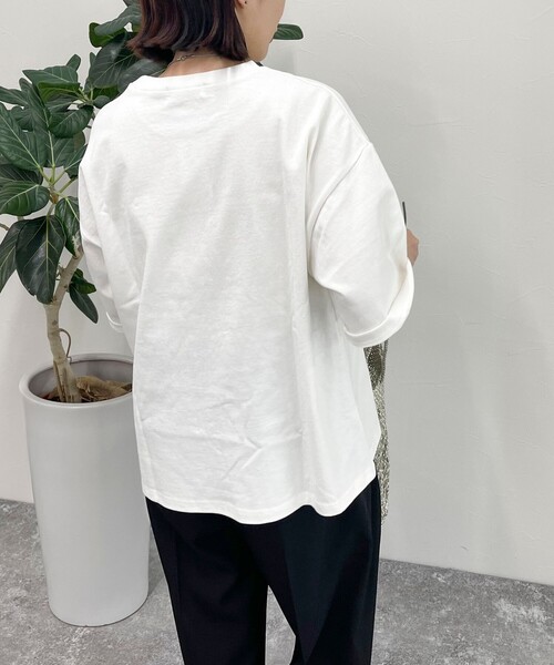 fredy emue(フレディエミュ)の「刺繍入りオーバーTシャツ(Tシャツ/カットソー・レディース・オレンジ/ベージュ/オフホワイト/チャコールグレー・38)」の11枚目の写真