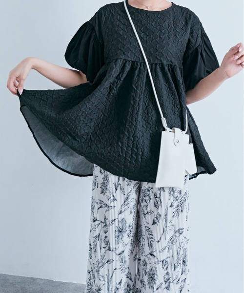 kirakiraShop(キラキラショップ)の「ジャガード 袖ドッキング トップス(チュニック・レディース・ホワイト/ライトブルー/ブラック/ベージュ・M/L)」の16枚目の写真