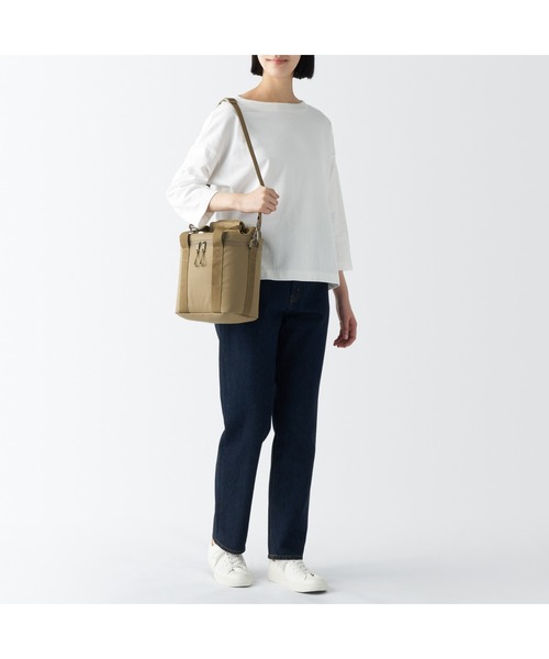 無印良品(ムジルシリョウヒン)の「保冷バッグ M 約22×20×15cm(トラベルグッズ・レディース・ベージュ/ブラック・M)」の13枚目の写真