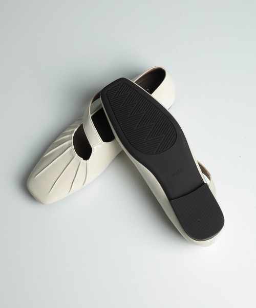 shoes365(シューズスリーシックスファイヴ)の「【shoes365】装飾しわベルト付きパンプス(パンプス・レディース・ブラック/オフホワイト/ブラウン・22.5cm/24.5cm/24.0cm/23.5cm/23.0cm/25.0cm)」の8枚目の写真