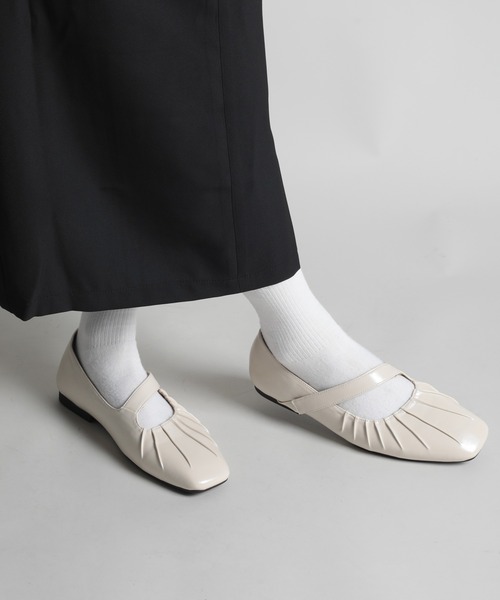 shoes365(シューズスリーシックスファイヴ)の「【shoes365】装飾しわベルト付きパンプス(パンプス・レディース・ブラック/オフホワイト/ブラウン・22.5cm/24.5cm/24.0cm/23.5cm/23.0cm/25.0cm)」の12枚目の写真
