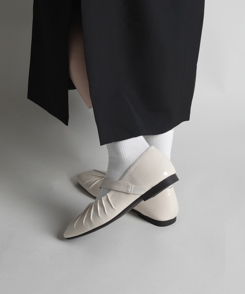 shoes365(シューズスリーシックスファイヴ)の「【shoes365】装飾しわベルト付きパンプス(パンプス・レディース・ブラック/オフホワイト/ブラウン・22.5cm/24.5cm/24.0cm/23.5cm/23.0cm/25.0cm)」の13枚目の写真