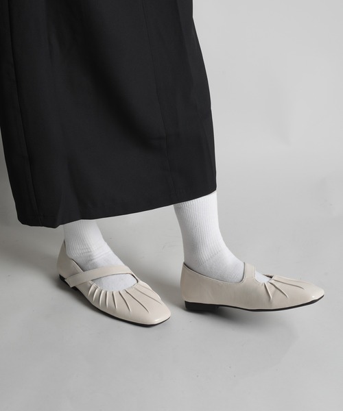 shoes365(シューズスリーシックスファイヴ)の「【shoes365】装飾しわベルト付きパンプス(パンプス・レディース・ブラック/オフホワイト/ブラウン・22.5cm/24.5cm/24.0cm/23.5cm/23.0cm/25.0cm)」の15枚目の写真
