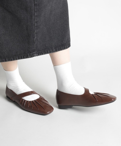 shoes365(シューズスリーシックスファイヴ)の「【shoes365】装飾しわベルト付きパンプス(パンプス・レディース・ブラック/オフホワイト/ブラウン・22.5cm/24.5cm/24.0cm/23.5cm/23.0cm/25.0cm)」の22枚目の写真