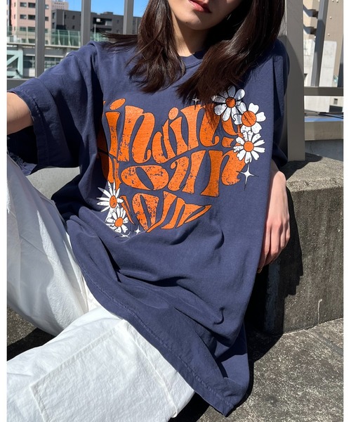 MODISH GAZE（モディシュガゼ）の「【MODISH GAZE】 ハート ピグメントTシャツ (CP)（Tシャツ/カットソー・レディース・ネイビー/アイボリー/スミクロ・FREE）」の2枚目の写真