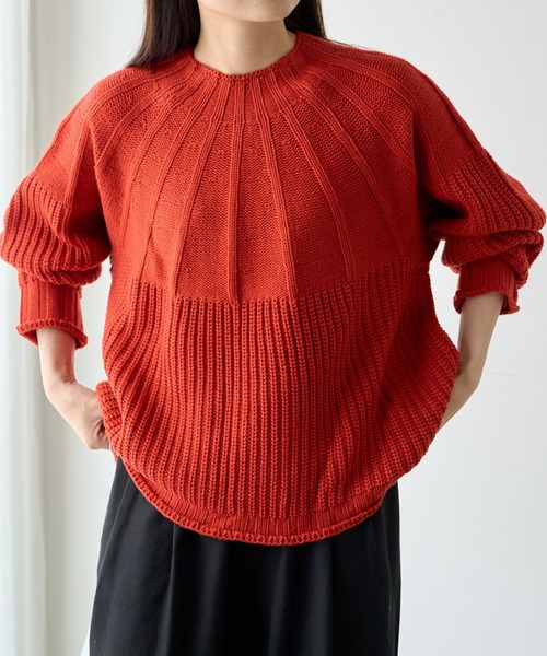 PUAL CE CIN（ピュアルセシン）の「アーチ編みニットプルオーバー（ニット/セーター・レディース・グレイッシュベージュ/ブラック/アイボリー/オレンジ・FREE）」の4枚目の写真