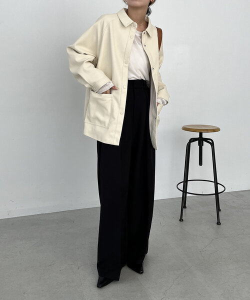 CAPRICIEUX LE'MAGE(カプリシューレマージュ)の「エコレザーカバーオール(ブルゾン・レディース・ホワイト系その他/ブラック・FREE)」の9枚目の写真