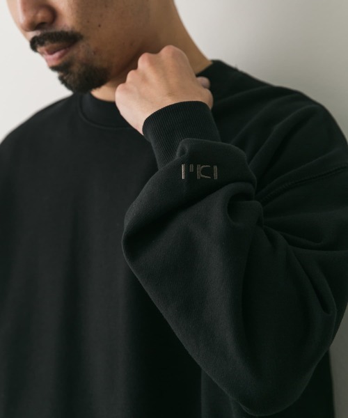 URBAN RESEARCH DOORS（アーバンリサーチドアーズ）の「『別注』WAQ×DOORS　フィールドロゴスウェット（スウェット・メンズ・グレー/ブラック・LARGE/MEDIUM）」の5枚目の写真