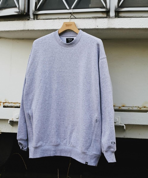 URBAN RESEARCH DOORS（アーバンリサーチドアーズ）の「『別注』WAQ×DOORS　フィールドロゴスウェット（スウェット・メンズ・グレー/ブラック・LARGE/MEDIUM）」の14枚目の写真