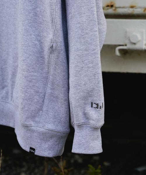 URBAN RESEARCH DOORS（アーバンリサーチドアーズ）の「『別注』WAQ×DOORS　フィールドロゴスウェット（スウェット・メンズ・グレー/ブラック・LARGE/MEDIUM）」の16枚目の写真