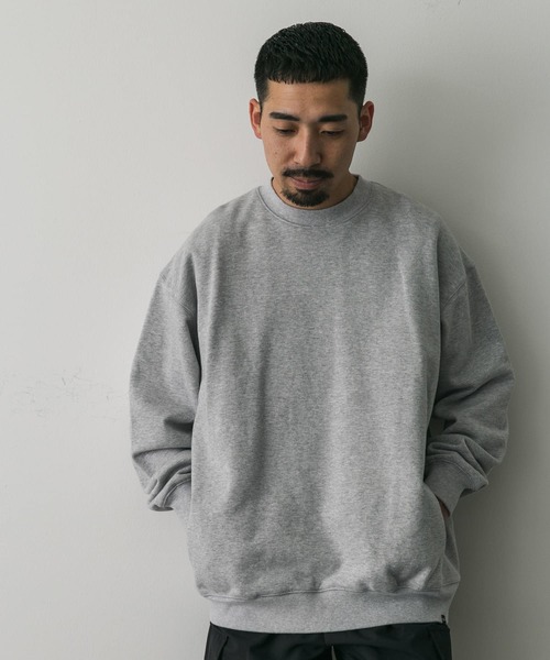 URBAN RESEARCH DOORS（アーバンリサーチドアーズ）の「『別注』WAQ×DOORS　フィールドロゴスウェット（スウェット・メンズ・グレー/ブラック・LARGE/MEDIUM）」の18枚目の写真