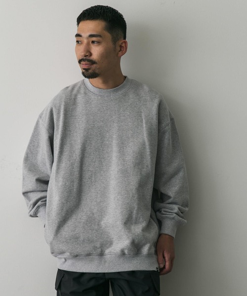 URBAN RESEARCH DOORS（アーバンリサーチドアーズ）の「『別注』WAQ×DOORS　フィールドロゴスウェット（スウェット・メンズ・グレー/ブラック・LARGE/MEDIUM）」の19枚目の写真