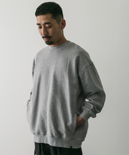 URBAN RESEARCH DOORS（アーバンリサーチドアーズ）の「『別注』WAQ×DOORS　フィールドロゴスウェット（スウェット・メンズ・グレー/ブラック・LARGE/MEDIUM）」の20枚目の写真