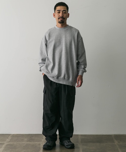 URBAN RESEARCH DOORS（アーバンリサーチドアーズ）の「『別注』WAQ×DOORS　フィールドロゴスウェット（スウェット・メンズ・グレー/ブラック・LARGE/MEDIUM）」の22枚目の写真