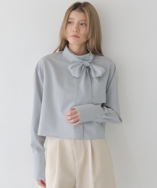 CLEIO（クレイオ）の「【CLEIO】リボンタイスリットブラウス/RIBBON TIE SLIT BLOUSE/942-12606（シャツ/ブラウス・レディース・サックスブルー/カーキオリーブ/ライトグレー・FREE）」の2枚目の写真