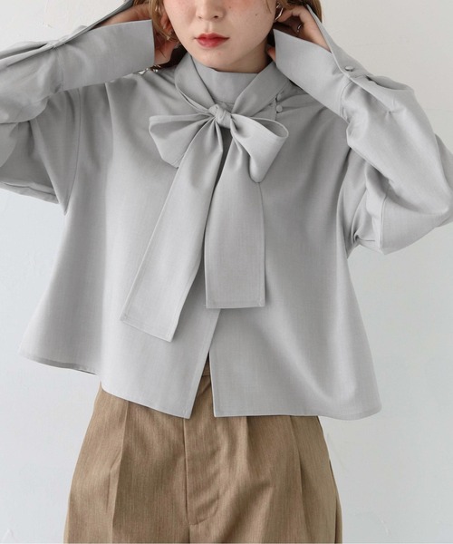 CLEIO（クレイオ）の「【CLEIO】リボンタイスリットブラウス/RIBBON TIE SLIT BLOUSE/942-12606（シャツ/ブラウス・レディース・サックスブルー/カーキオリーブ/ライトグレー・FREE）」の4枚目の写真