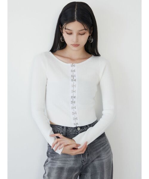 MURUA（ムルーア）の「フロントホックリブニット（ニット/セーター・レディース・ブラック/ホワイト/ブルー/ブラウン・FREE）」の7枚目の写真