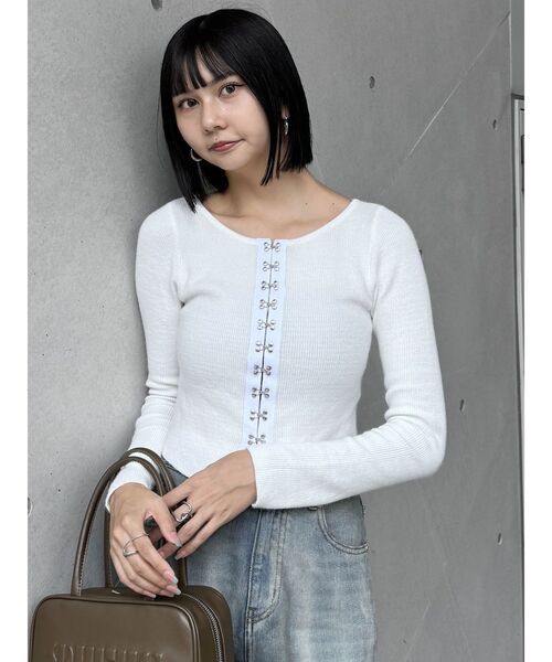 MURUA（ムルーア）の「フロントホックリブニット（ニット/セーター・レディース・ブラック/ホワイト/ブルー/ブラウン・FREE）」の19枚目の写真