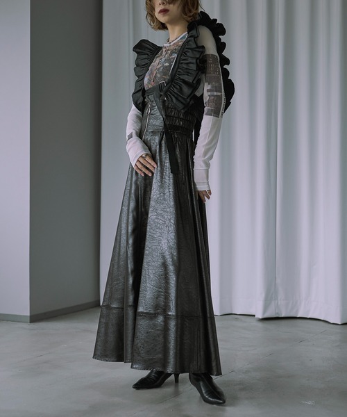 Ezick（エジック）の「Glossy satinジップフレアスカート（スカート・レディース・ベージュ/ブラック・FREE）」の5枚目の写真