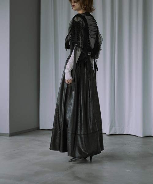 Ezick（エジック）の「Glossy satinジップフレアスカート（スカート・レディース・ベージュ/ブラック・FREE）」の18枚目の写真