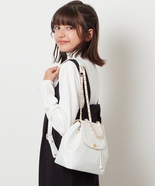 a.v.v（アーヴェヴェ）の「[KIDS]チェーン2wayミニリュック（バックパック/リュック・キッズ・ホワイト/ブラック・120）」の8枚目の写真