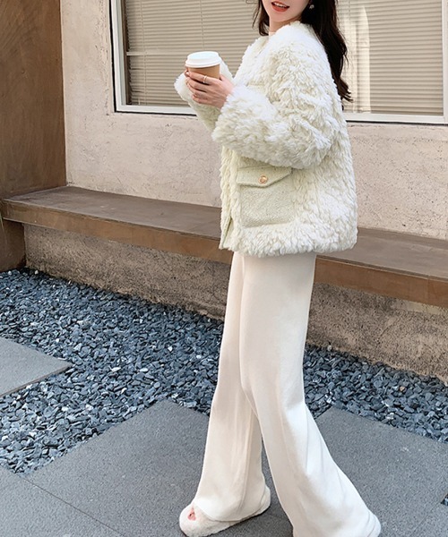 REMUR(レミュール)の「ファーコート 金ボタン(ノーカラーコート・レディース・ホワイト・M/L)」の6枚目の写真